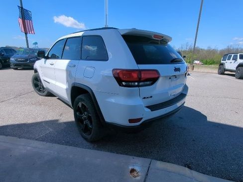 Used 2019 Jeep Grand Cherokee Laredo image 26