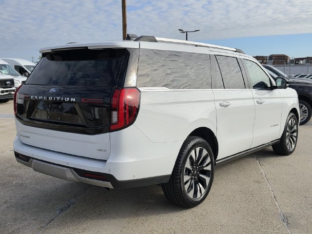Used 2025 Ford Expedition Max Platinum w/ Driver's Package AWD/4WD image 5