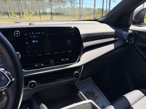 Used 2025 Chevrolet Equinox LT w/ Convenience Package II FWD image 19