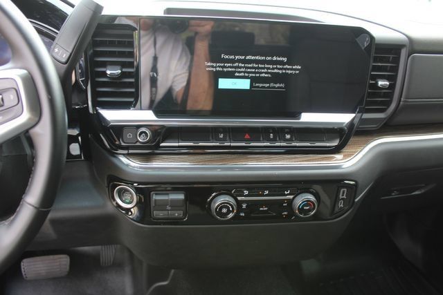Used 2024 Chevrolet Silverado 2500 LT AWD/4WD image 27