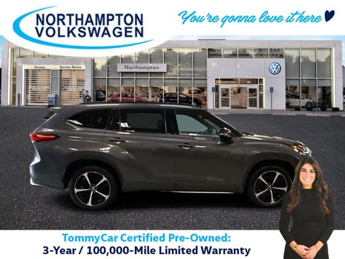 Used 2021 Toyota Highlander XSE image 1