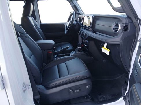 New 2026 Jeep Wrangler Unlimited Sahara AWD/4WD image 24