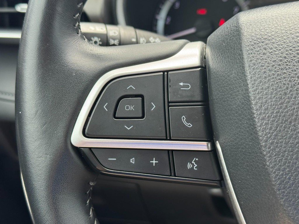 Used 2025 Toyota Highlander XLE AWD/4WD image 27