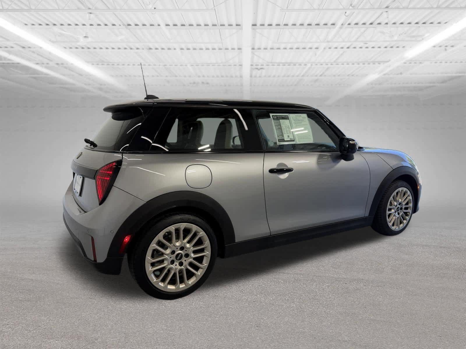Used 2025 MINI Cooper 2-Door Hardtop FWD image 6