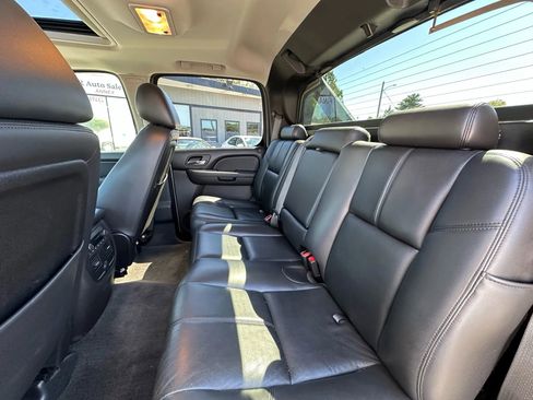 Used 2010 Chevrolet Avalanche LT w/ Luxury Package image 9