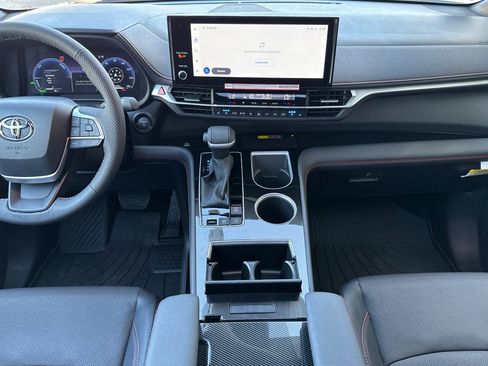 Certified 2025 Toyota Sienna XSE image 18