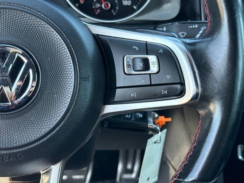 Used 2017 Volkswagen Golf S image 15