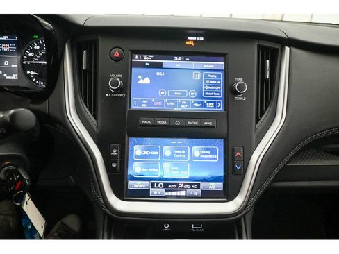 Used 2024 Subaru Outback AWD/4WD image 16