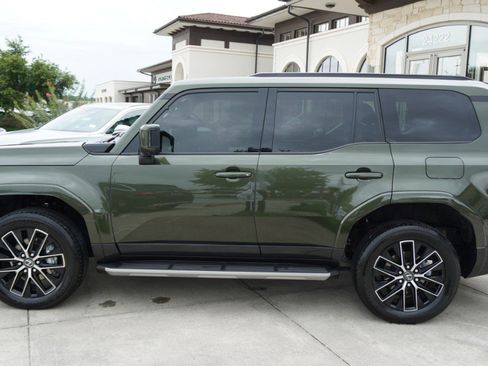 Used 2025 Lexus GX 550 AWD/4WD image 6