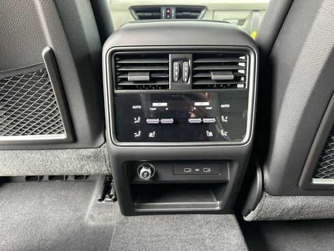 Used 2026 Porsche Cayenne AWD/4WD image 38