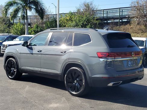 Certified 2025 Volkswagen Atlas SE image 4