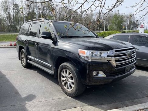 Used 2019 Toyota Land Cruiser image 5