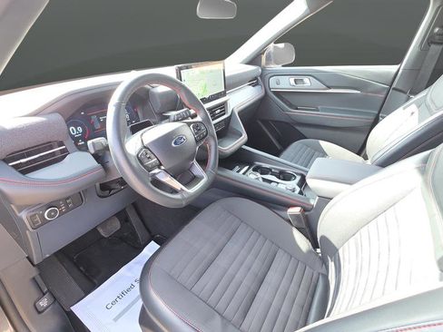 Used 2025 Ford Explorer ST-Line w/ ST-Line Street Pack AWD/4WD image 17