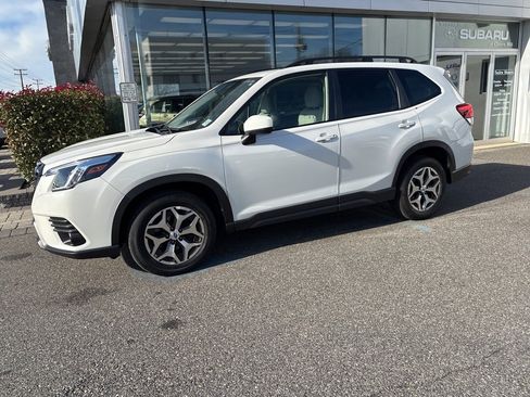 Used 2022 Subaru Forester Premium image 13