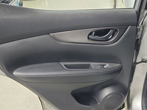 Used 2020 Nissan Rogue Sport S w/ Appearance Package FWD image 12