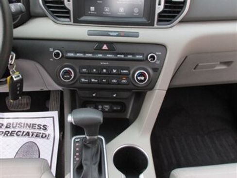 Used 2018 Kia Sportage LX w/ LX Technology Package image 27
