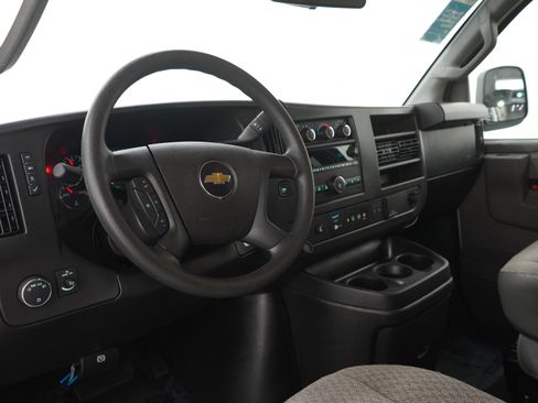 Used 2025 Chevrolet Express 3500 LT w/ LT Preferred Equipment Group RWD image 18