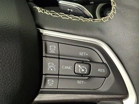 Used 2023 Jeep Grand Cherokee L Limited w/ Black Appearance Package AWD/4WD image 23