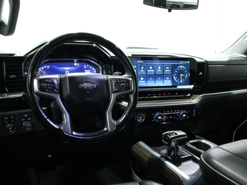 Used 2023 Chevrolet Silverado 1500 LT Trail Boss w/ Protection Package AWD/4WD image 2