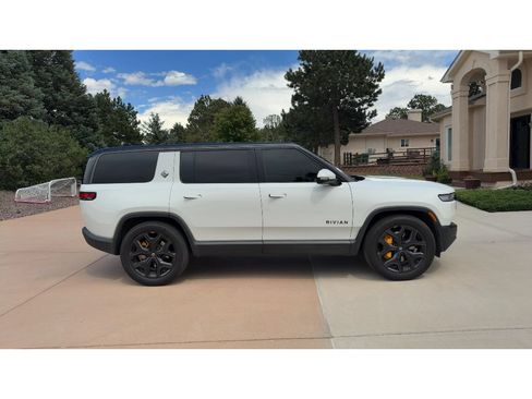 Used 2025 Rivian R1S Premium AWD/4WD image 3