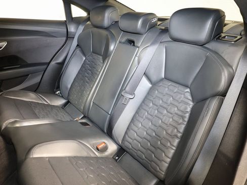Used 2022 Audi e-tron GT Prestige image 11