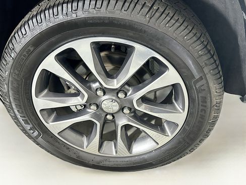 Used 2017 Jeep Grand Cherokee Overland AWD/4WD image 11
