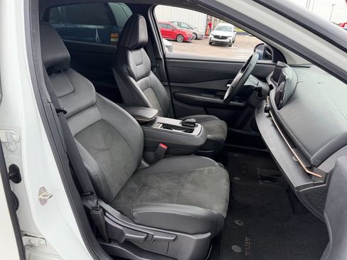 Used 2023 Nissan Ariya FWD image 18