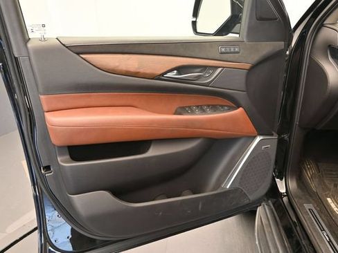 Used 2018 Cadillac Escalade ESV Premium Luxury AWD/4WD image 19