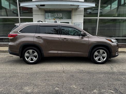 Used 2018 Toyota Highlander Limited AWD/4WD image 3