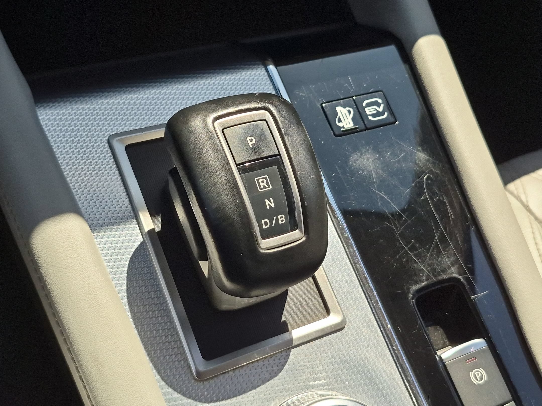 Used 2024 Mitsubishi Outlander SEL AWD/4WD image 19