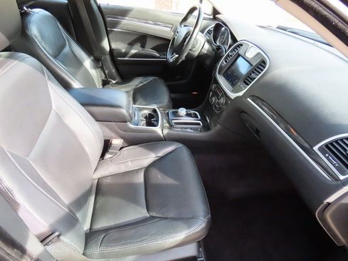 Used 2019 Chrysler 300 Touring L w/ Quick Order Package 22F image 11