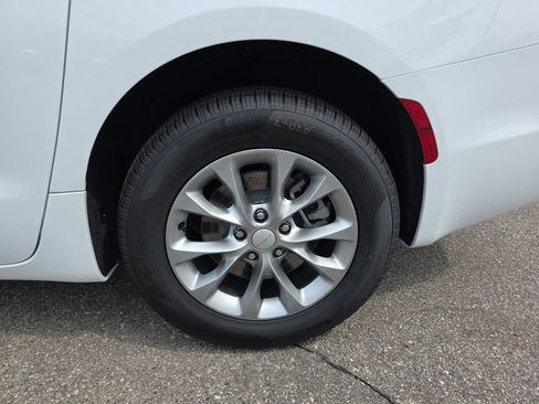 New 2027 Chrysler Pacifica Select AWD/4WD image 36
