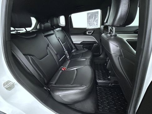 Certified 2025 Jeep Compass Limited image 18