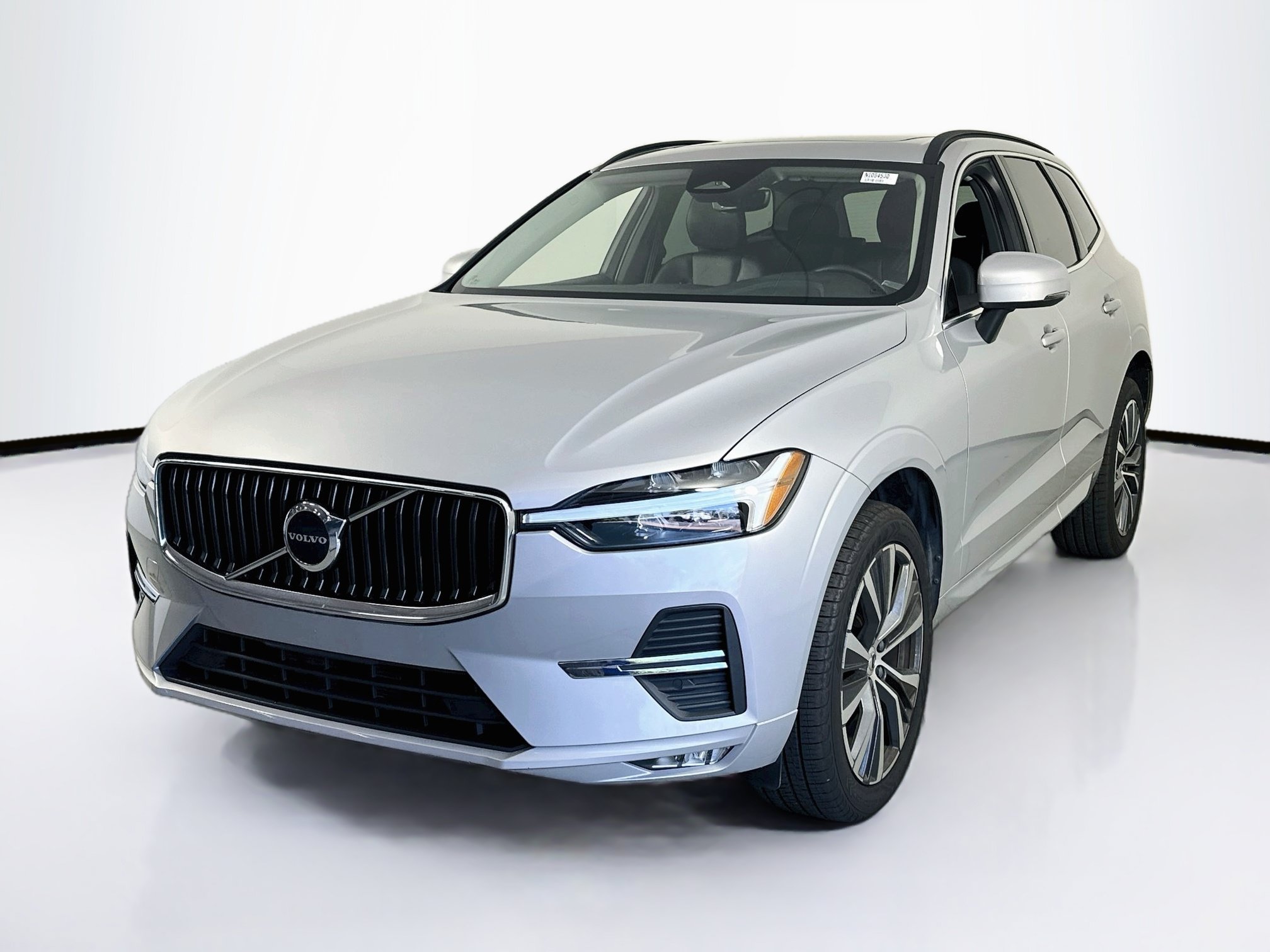 Used 2022 Volvo XC60 B5 Momentum w/ Protection Package Premier FWD image 1