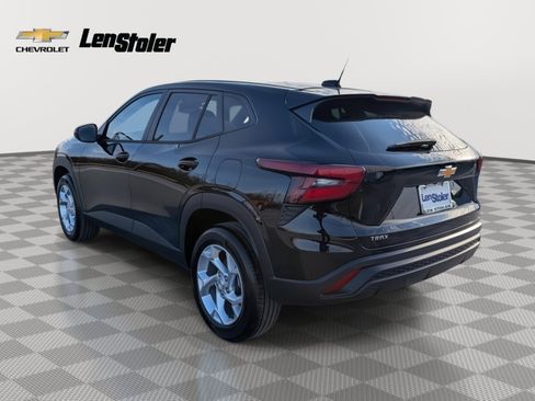 Used 2026 Chevrolet Trax LS w/ LS Convenience Package image 3