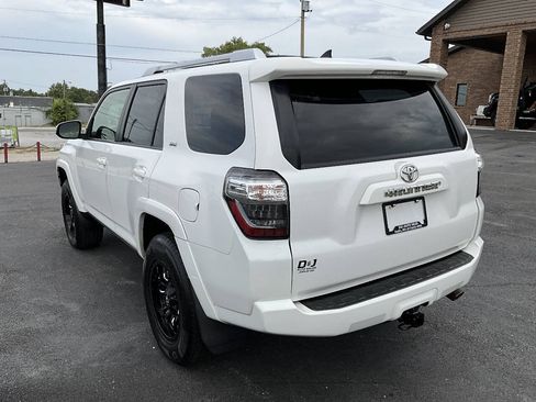 Used 2015 Toyota 4Runner SR5 w/ Four Season Floor Mat Package AWD/4WD image 3