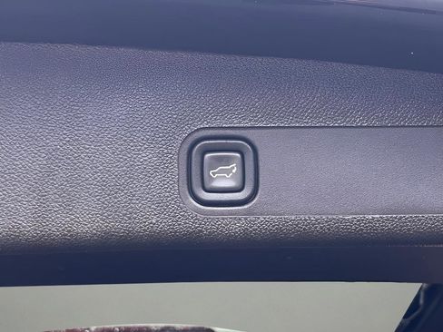 Used 2014 GMC Yukon Denali image 21