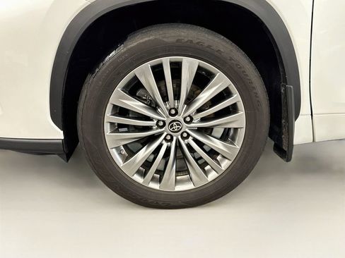 Used 2023 Toyota Highlander Platinum AWD/4WD image 37