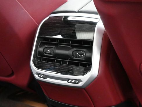 Used 2025 BMW 740i xDrive AWD/4WD image 47