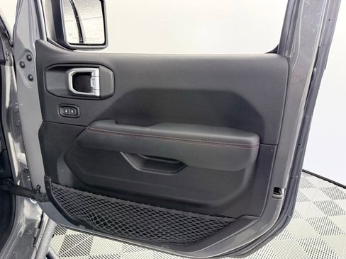 Used 2021 Jeep Gladiator Rubicon image 10
