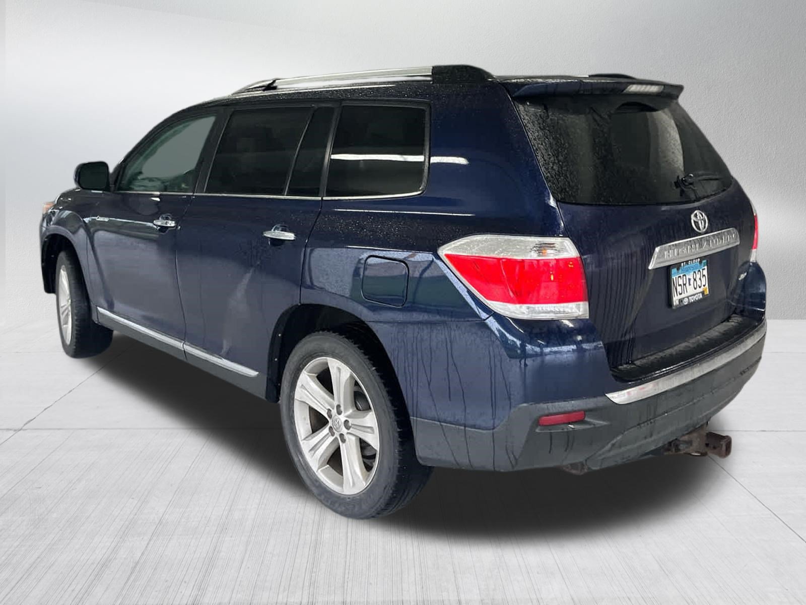 Used 2012 Toyota Highlander Limited w/ Tow Pkg AWD/4WD image 3