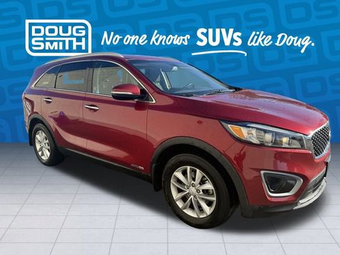 Used 2017 Kia Sorento LX w/ LX V6 Convenience Package image 4