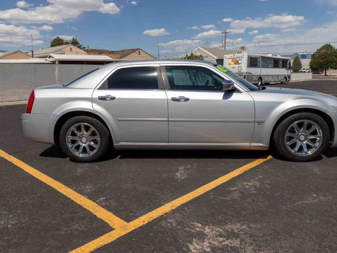 Used 2005 Chrysler 300 C w/ Navigation & Sound Group II RWD image 7
