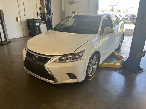 Used 2015 Lexus CT 200h w/ Navigation Package FWD image 3