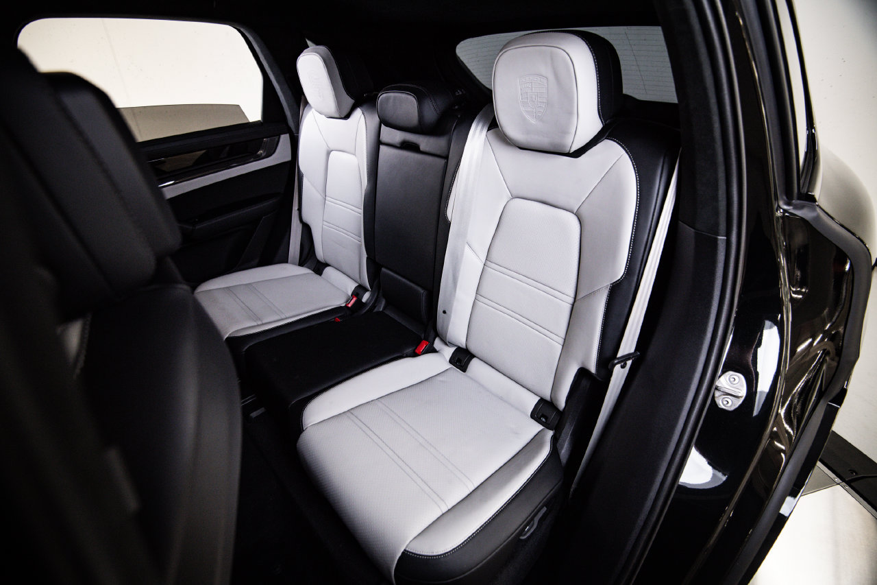 Certified 2026 Porsche Cayenne GTS AWD/4WD image 24