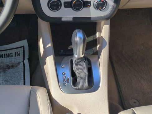 Used 2015 Volkswagen Eos Executive image 18