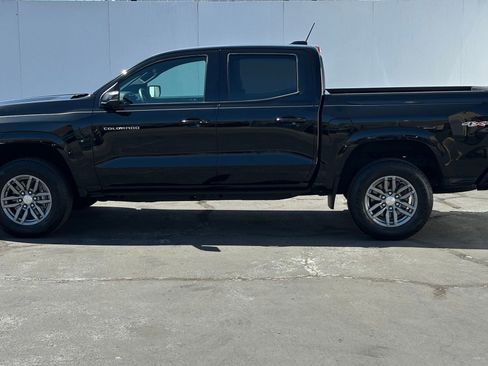 Used 2024 Chevrolet Colorado LT w/ LT Convenience Package II image 2