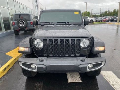 Used 2022 Jeep Gladiator Sport image 3