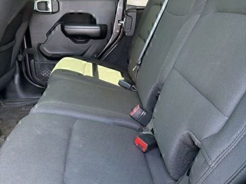 Used 2018 Jeep Wrangler Unlimited Sport S AWD/4WD image 9