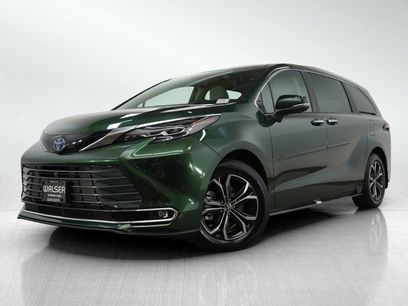 Used 2025 Toyota Sienna Platinum